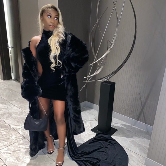 Velvey Black Dress - Picture 3 of 6